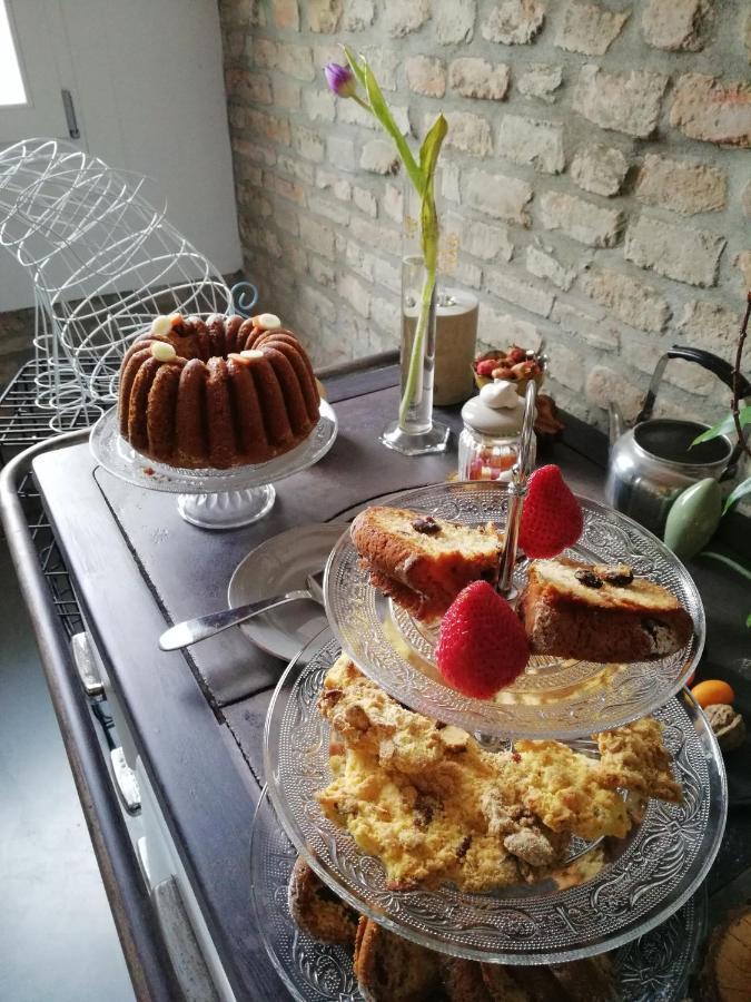 Zucchero Sui Baffi- Food Lovers B&B มานโตวา ภายนอก รูปภาพ